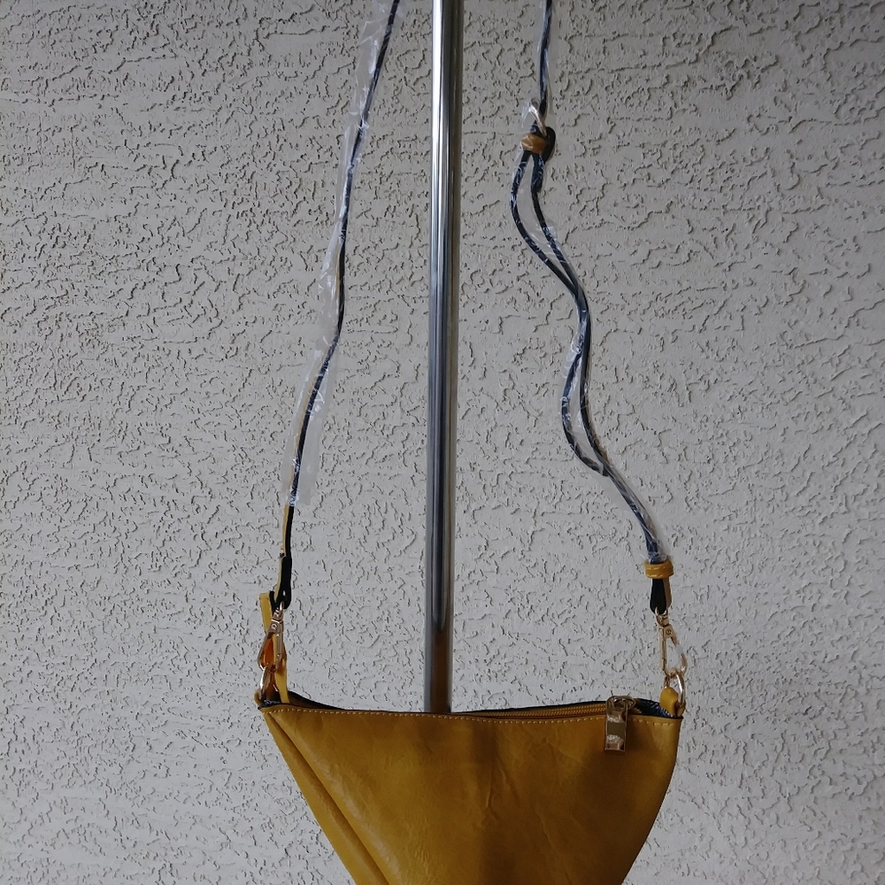 Draw string Tassel handbag set 12.75(L)X6.50(W)X12 - Picture 7 of 8